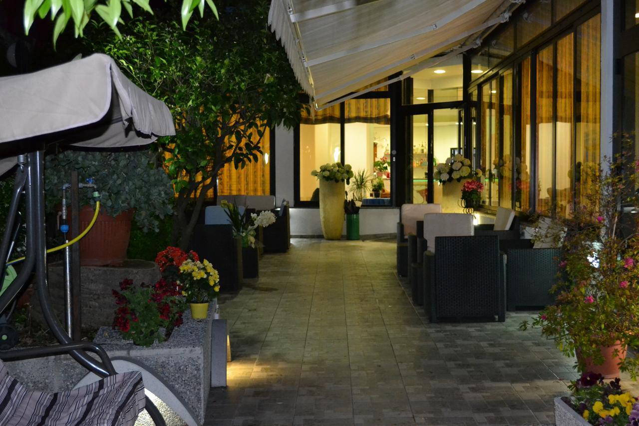 Hotel Villa Camilla ヴァラッツェ エクステリア 写真